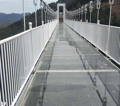 景区玻璃吊桥施工